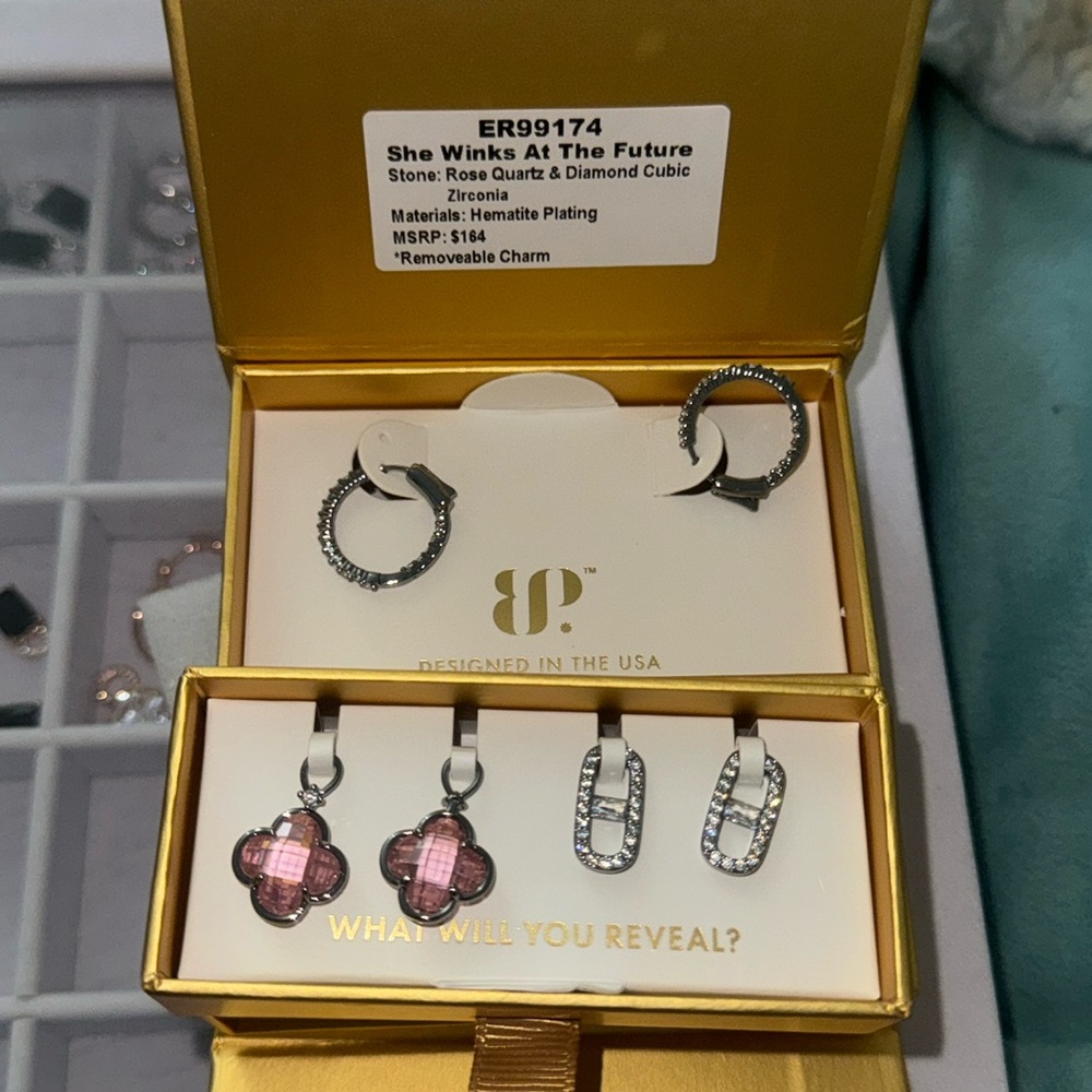 Bomb Party Charming Hoops "ER99174
She Winks At The Future Stone: Rose Quartz